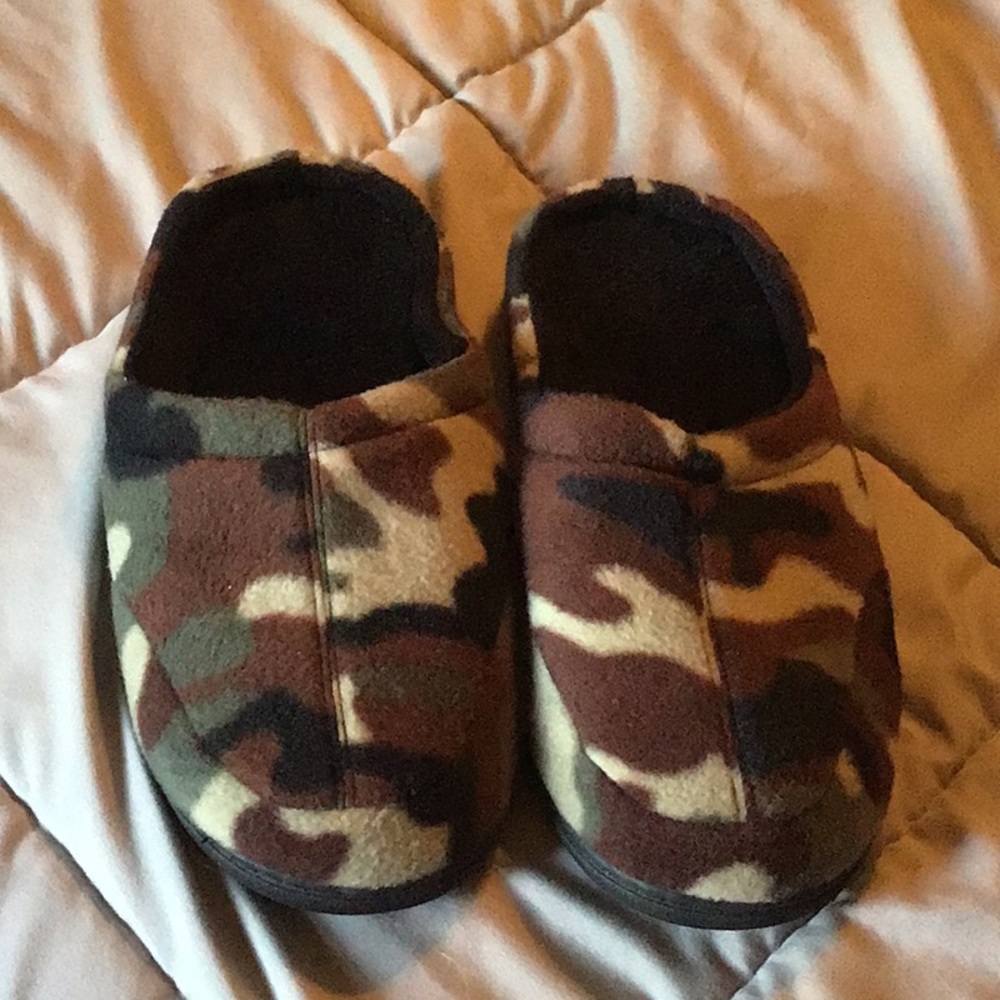 Last call!! Stafford camouflage memory foam slippers